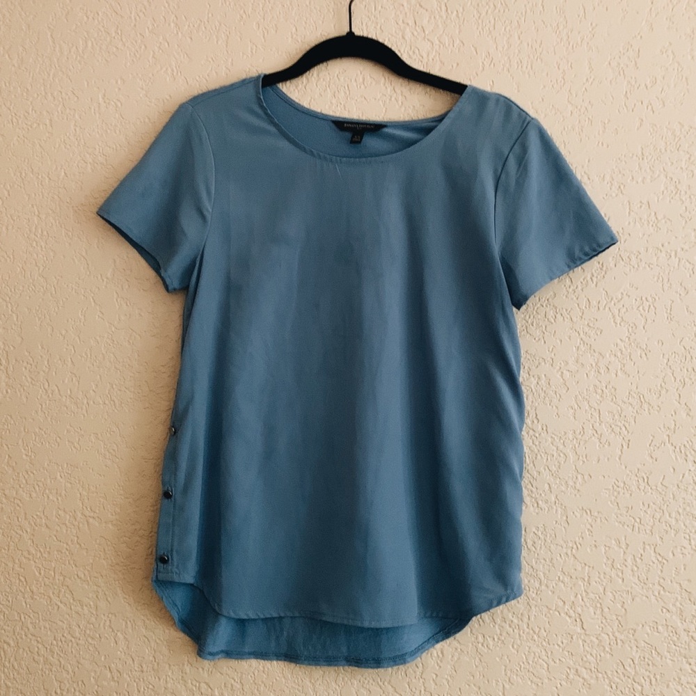 Buttoned side dressy tee